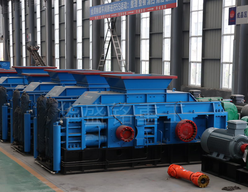 數(shù)控全自動全液壓對輥制砂機(jī)多少錢？如何選擇制砂設(shè)備廠家？