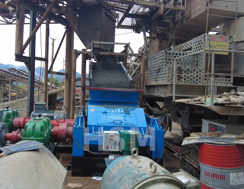 河卵石對輥制砂機多少錢一臺？