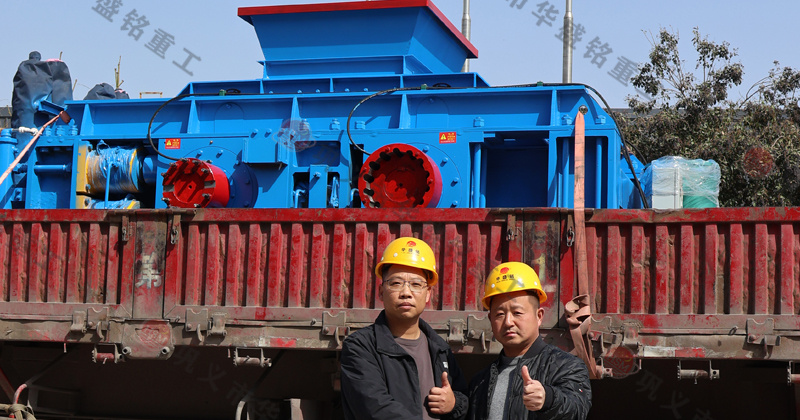 鵝卵石制砂用什么破碎機(jī)？推薦對(duì)輥機(jī)價(jià)格不貴還耐用