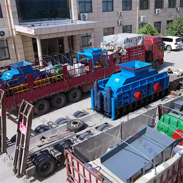 時產(chǎn)六十多噸左右的液壓對輥制砂機(jī)多少錢？